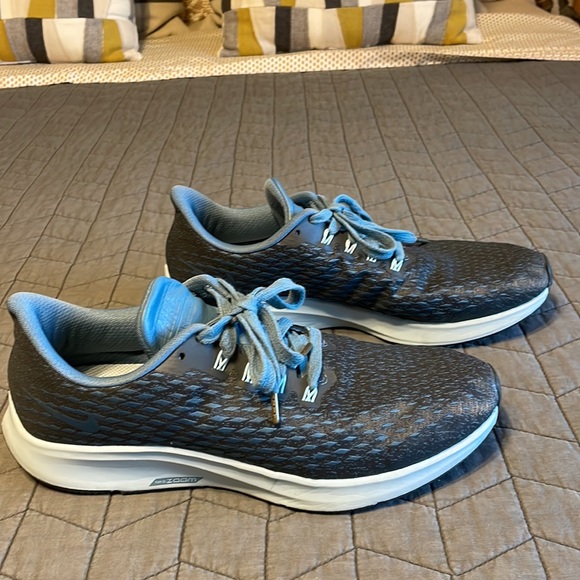 3/$15 EUC Women’s Nike Zoom Pegasus 35 size 12. Good used condition, blue/black. - Picture 10 of 13